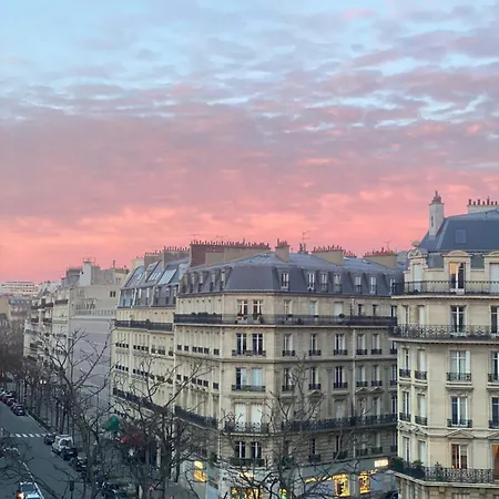 Romantic Balcony Near Arc De Triomphe Alloggio in famiglia