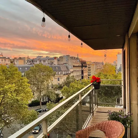 Romantic Balcony Near Arc De Triomphe *