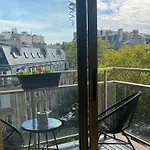 Romantic Balcony Studio Near Arc De Triomphe